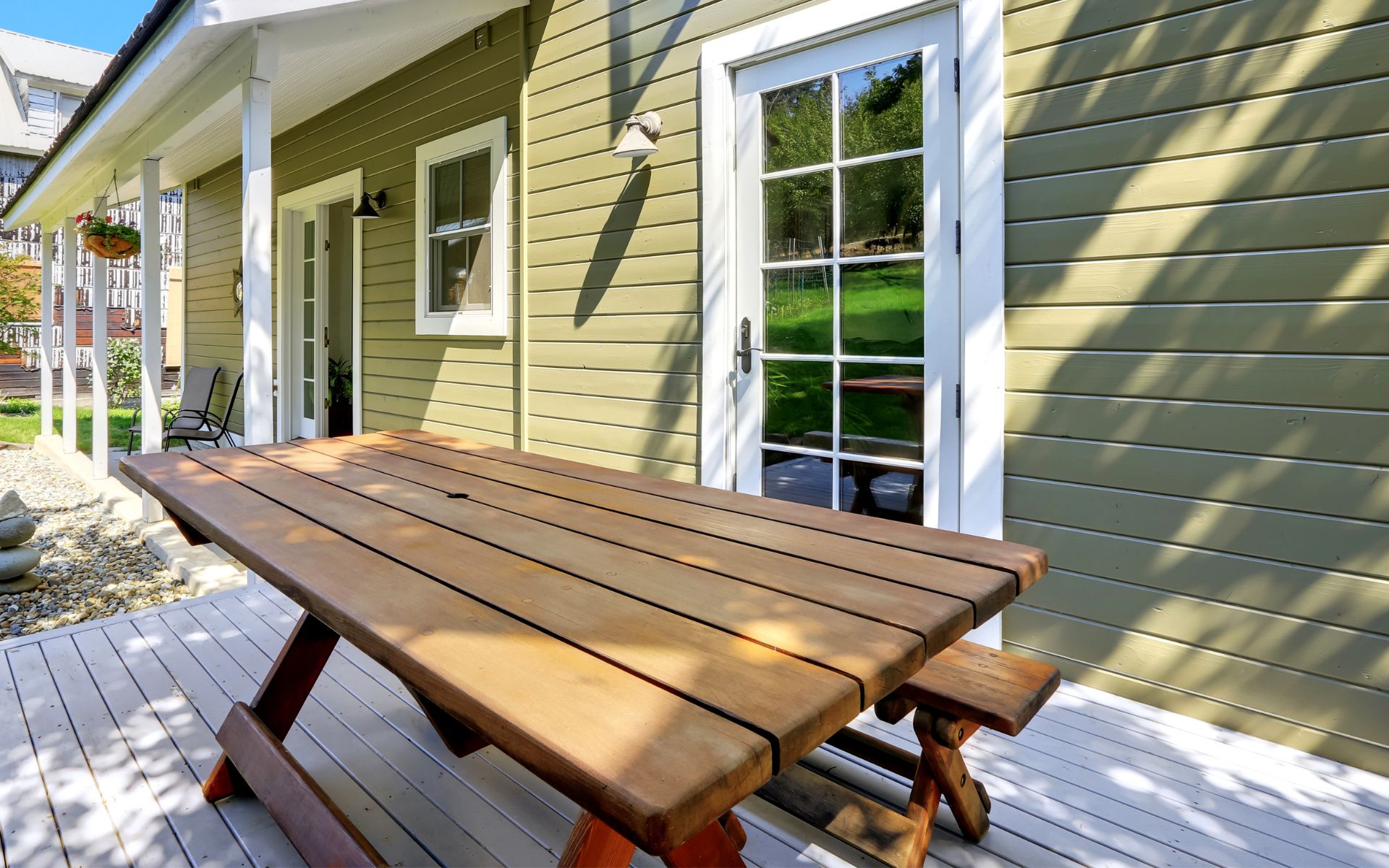 Sådan sikrer du dit udvendige træværk mod vind, vejr og slitage