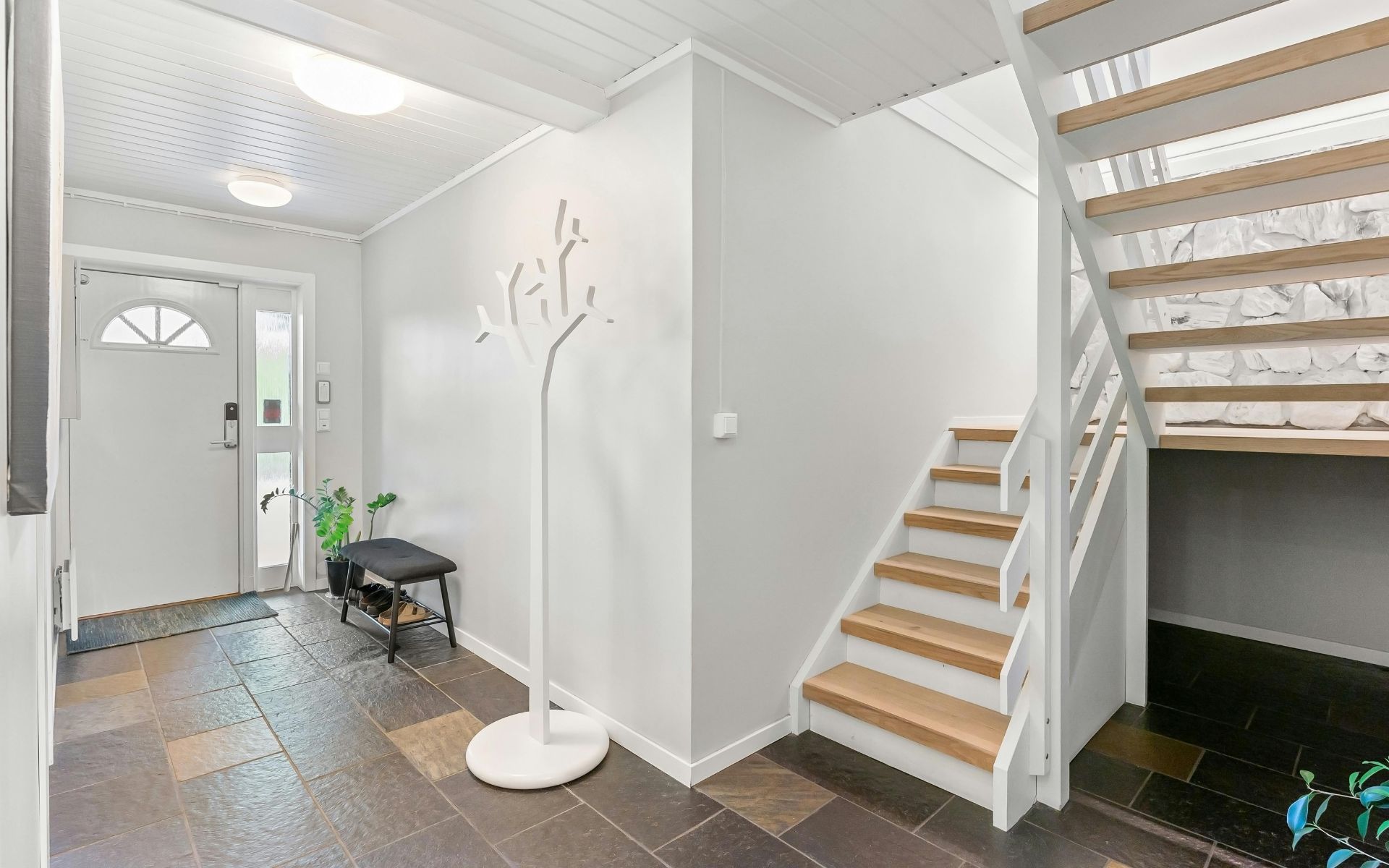 Skab stemning i entréen – farver der byder velkommen